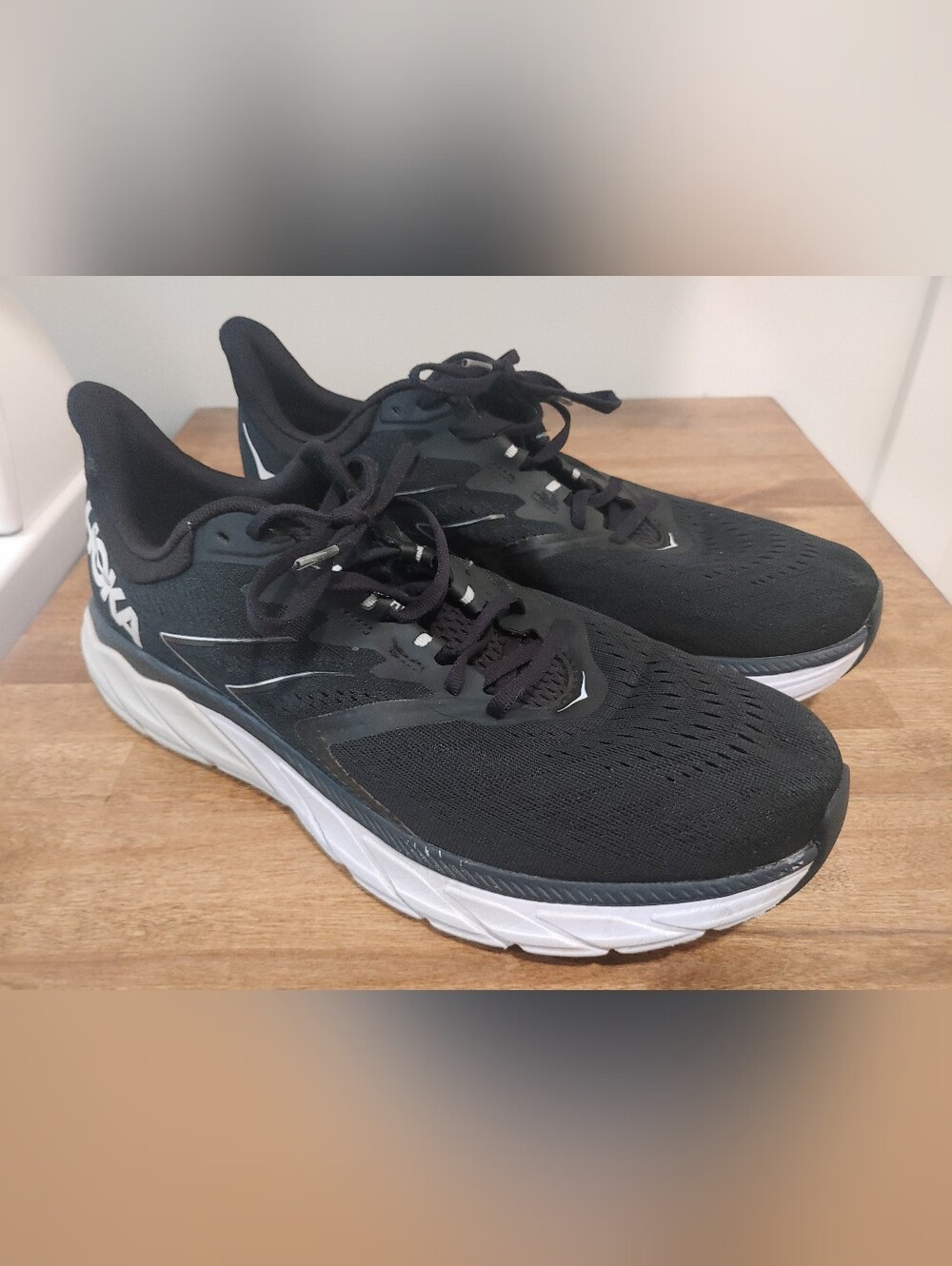 Hoka One One Arahi 5 Men's Size 12.5 Black White Excellent Condition